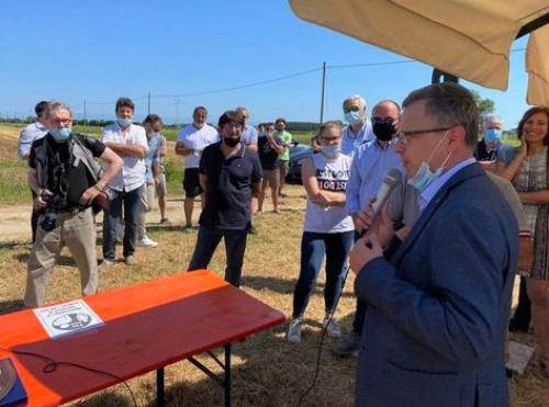 L'assessore regionale alle Risorse agroalimentari, forestali e ittiche, Stefano Zannier, durante il suo intervento alla Festa della trebbiatura dell'orzo da birra