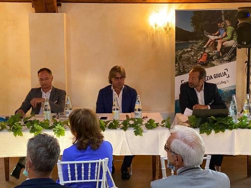 L'assessore regionale al Turismo Sergio Emidio Bini alla conferenza stampa di presentazione di "Montagna 365"