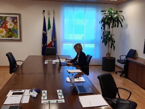 L'assessore regionale alle Finanze Barbara Zilli in videoconferenza per i lavori della Sessione plenaria di consultazione del partenariato sulle politiche di coesione 2021-27