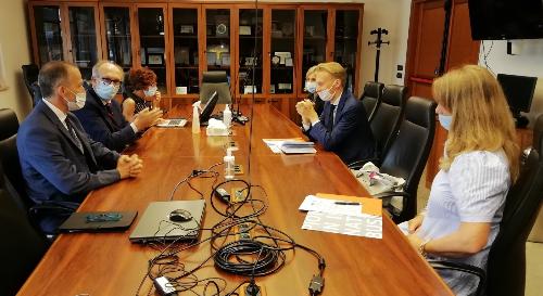 Un momento dell'incontro tra il vicegovernatore del Friuli Venezia Giulia con delega alla Salute, Riccardo Riccardi, l'assessore del Comune di Udine, Giovanni Barillari, e una delegazione e guidata dal viceconsole olandese a Milano, Roeland Slagter.