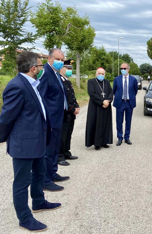 L'arrivo dell'Arcivescovo di Udine, monsignor Andrea Bruno Mazzocato, alla casa di riposo di Mortegliano per la celebrazione della funziona religiosa in memoria delle vittime del Covid-19, alla quale ha partecipato il vicegovernatore Riccardo Riccardi.