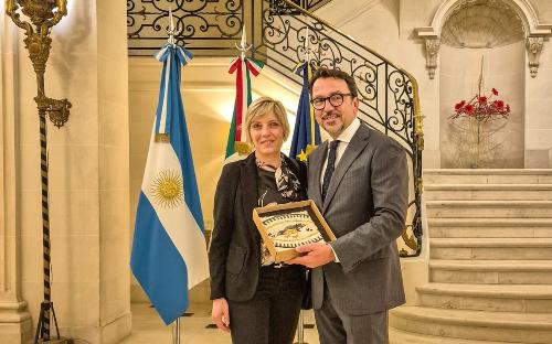 L'assessore regionale alle Finanze Barbara Zilli a Buenos Aires con l'Ambasciatore italiano in Argentina Fabrizio Lucentini