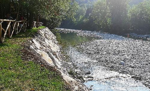 Un tratto del nuovo argine inaugurato oggi a Biarzo di San Pietro al Natisone - 1 agosto 2020