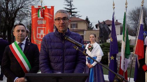 L’assessore regionale alle Autonomie locali Pierpaolo Roberti all’inaugurazione della riqualificata piazza di Aurisina