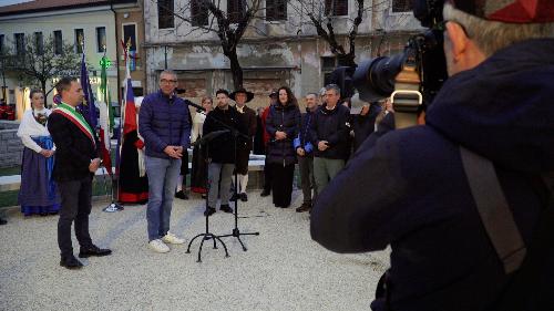L’assessore regionale alle Autonomie locali Pierpaolo Roberti all’inaugurazione della riqualificata piazza di Aurisina