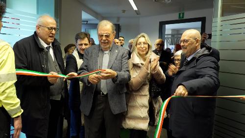 L'assessore Callari, il primo a destra, al taglio del nastro