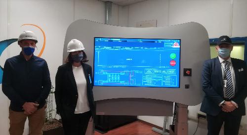 L'assessore regionale all'Innovazione Alessia Rosolen durante la sua visita alla Wartsila