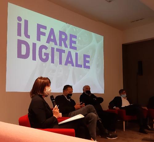 L'assessore regionale alla Formazione e Lavoro, Alessia Rosolen, all'incontro a Città Fiera "Il Fare digitale"