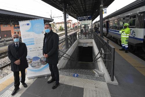 L'assessore regionale alle Infrastrutture, Graziano Pizzimenti, inaugura le nuove rampe per biciclette alla stazione ferroviaria di Udine