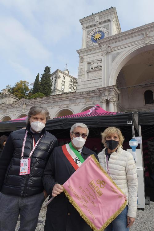 L'assessore regionale alle Attività produttive Sergio Emidio Bini con la collega di giunta Barbara Zilli e il sindaco di Udine Pietro Fontanini