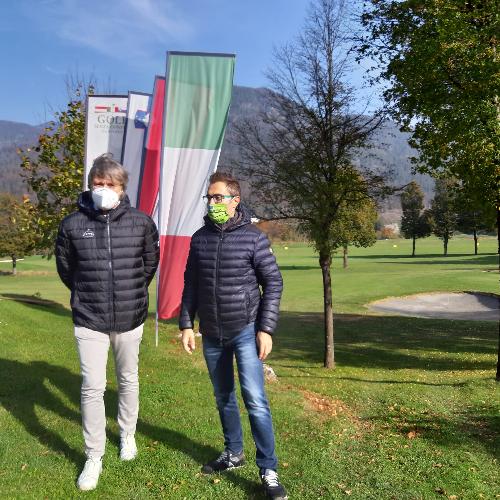 L'assessore regionale alle Attività produttive e turismo, Sergio Emidio Bini con il vicepresidente del Consiglio regionale Stefano Mazzolini al Golf club di Tarvisio