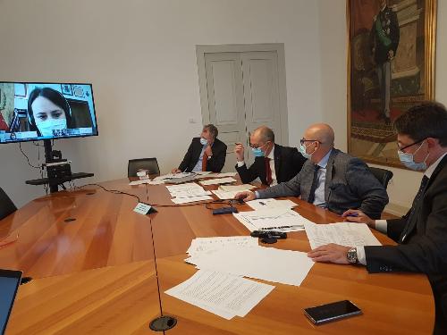 Una fase dell'incontro in videocoferenza con i sindaci dei Comuni del Friuli Venezia Giulia interessati dal problema legato al trasporto degli studenti