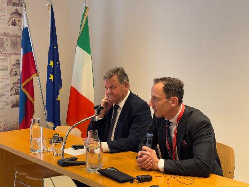 Fedriga in conferenza stampa con il ministro sloveno Jevsek