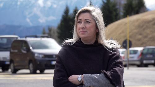 L’assessore regionale a Infrastrutture e territorio Cristina Amirante durante il sopralluogo all'area di accesso allo Zoncolan a Sutrio