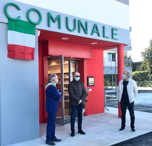 Il vicegovernatore con delega alla Salute del Friuli Venezia Giulia, Riccardo Riccardi, all'inaugurazione della farmacia comunale, a Feletto Umberto con il sindaco di Tavagnacco Moreno Lirutti.