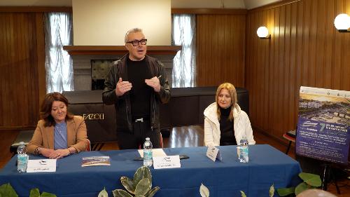 Una fase dell'incontro svoltosi a Lignano per illustrare la nuova legge regionale sulla nautica