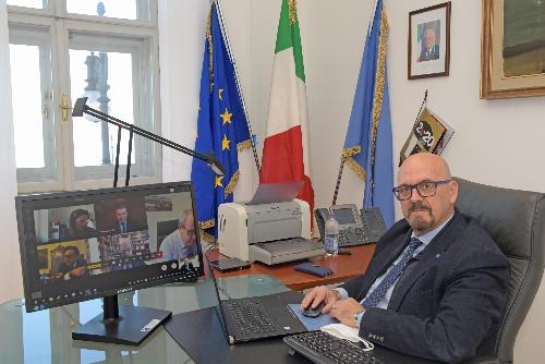 L'assessore ai Sistemi informativi Sebastiano Callari durante il webinar "Distanze di connessione - La transizione digitale di città e Comuni tra banda ultralarga, 5G e wifi", promosso da Anci, Fondazione Ugo Bordoni e Infratel Italia spa