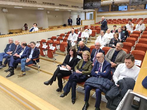 L'assessore Riccardo Riccardi, al centro, con il ministro dell'Università e ricerca Anna Maria Bernini
