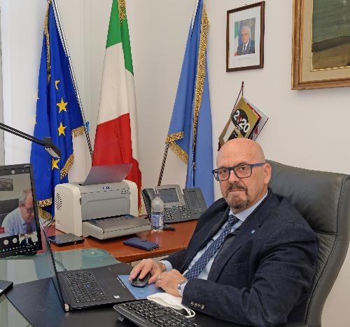 L'assessore regionale ai Sistemi informativi, Sebastiano Callari, in riunione in videoconferenza con la commissione speciale Agenda digitale. 