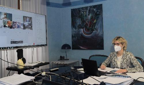 L'assessore regionale alle Finanze Barbara Zilli durante la seduta telematica di Consiglio regionale
