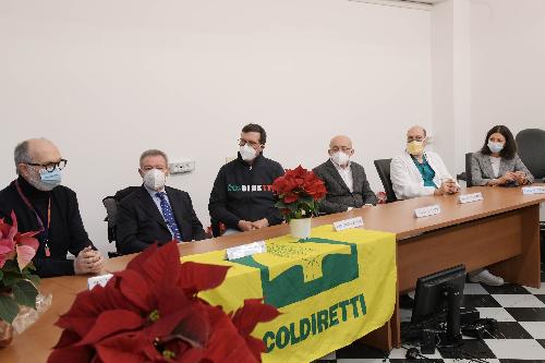 Il vice governatore con delega alla Salute, Riccardo Riccardi, all’ospedale di Cattinara alla cerimonia simbolica di consegna di 1.500 Stelle di Natale al personale sanitario, voluta da Coldiretti Friuli Venezia Giulia.
