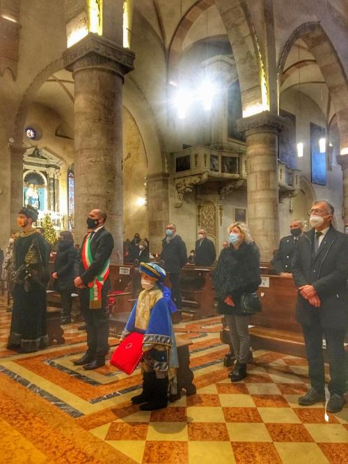 L'assessore regionale Barbara Zilli alla celebrazione della Messa del Tallero in duomo a Gemona con il presidente del Consiglio regionale Piero Mauro Zanin e il sindaco Roberto Revelant