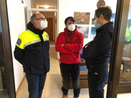 Nelle foto il vicegovernatore Riccardo Riccardi con (al centro) il sindaco di Tolmezzo Francesco Brollo e il direttore della Protezione civile Fvg Amedeo Aristei