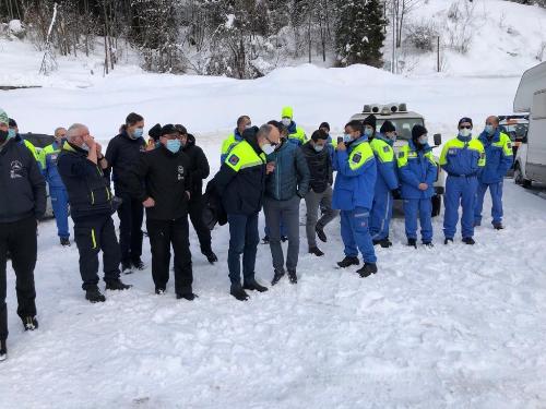 Il vicegovernatore Riccardo Riccardi con i volontari dei Gruppi comunali della Protezione civile Fvg