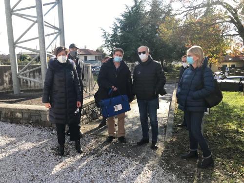 Il vicegovernatore con delega alla Salute del Friuli Venezia Giulia, Riccardo Riccardi, all'avvio della campagna vaccinale nella struttura comunale per anziani a Buja.