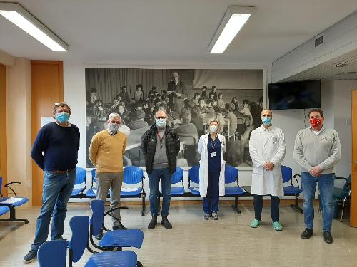 Il vicegovernatore del Friuli Venezia Giulia con delega alla Salute, Riccardo Riccardi,durante la sua visita al Centro trasfusionale dell’Ospedale di Udine assieme al responsabile della struttura, dottor Giovanni Barillari, e al presidente dell'Afds, Roberto Flora.