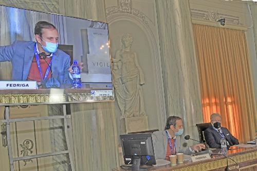 Il governatore del Friuli Venezia Giulia Massimiliano Fedriga alla presentazione dello studio sulle strategie e le azioni per la competitività commissionato a The European House - Ambrosetti dalla Camera di commercio Venezia Giulia, (il cui presidente Antonio Paoletti è a destra nella foto)