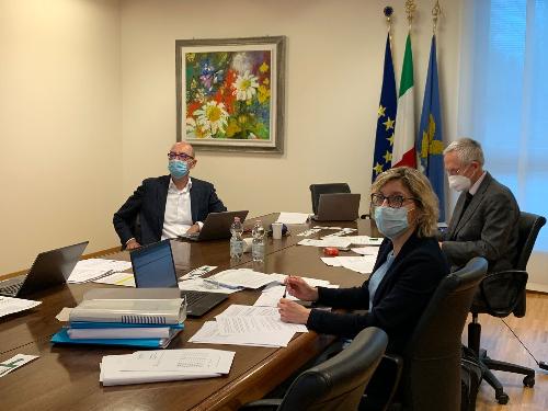 L'assessore regionale alle Finanze Barbara Zilli durante l'audizione in prima Commissione