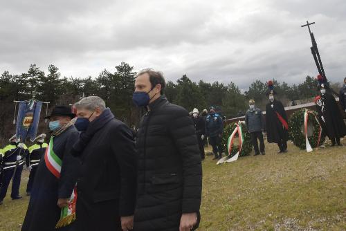 Il governatore Fedriga alla cerimonia tenutasi al monumento nazionale della Foiba di Basovizza nella ricorrenza del Giorno del Ricordo. Al suo fianco il prefetto Valenti e il sindaco di Trieste Dipiazza.