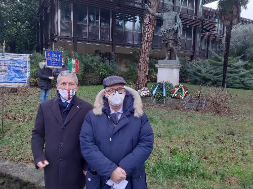 L'assessore regionale al Patrimonio Sebastiano Callari con il presidente della sezione di Gorizia della Lega Nazionale Luca Urizio