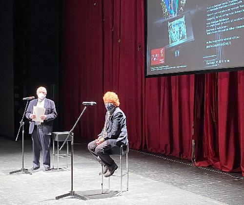 L'assessore regionale Tiziana Gibelli con il presidente della Fondazione Teatro Nuovo Giovanni Nistri alla presentazione del video "L'occhio e l'ingegno"