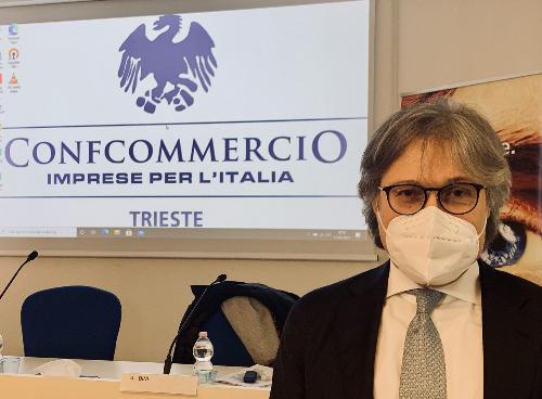 L’assessore regionale alle Attività produttive, Sergio Emidio Bini, alla presentazione dei dati dell’Osservatorio congiunturale di Confcommercio Fvg.