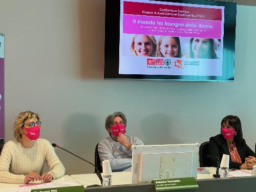 L'assessore regionale alle Finanze, Barbara Zilli, alla presentazione dell'iniziativa per la lotta all'endometriosi 'Il mondo ha bisogno delle donne'.