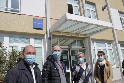 Nella foto (da sinistra) il direttore generale dell'Asugi Antonio Poggiana, il vicegovernatore Riccardi, il direttore del Distretto 4 Fabio Samani e il direttore dei Servizi socio-sanitari dell'Asugi Maria Chiara Corti 