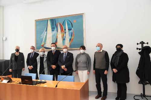 L'assessore regionale al Patrimonio e demanio Sebastiano Callari, al centro nella foto di gruppo in occasione  della sottoscrizione dei verbali di consegna per il trasferimento dalla Regione a sei Comuni di beni già di proprietà statale.