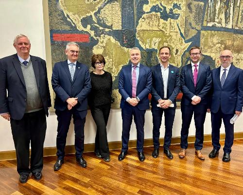 Foto di gruppo al termine della conferenza stampa. Al centro il governatore Massimiliano Fedriga con gli assessori Sergio Emidio Bini e Alessia Rosolen, a destra l'assessore Riccardo Riccardi