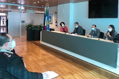 L'assessore regionale alle Infrastrutture e Territorio, Graziano Pizzimenti, poco prima della sigla dell'accordo tra Trenitalia e i rappresentanti di Polizia di Stato, Carabinieri, Guardia di Finanza e Polizia Penitenziaria per l'introduzione dell'app Board Support.