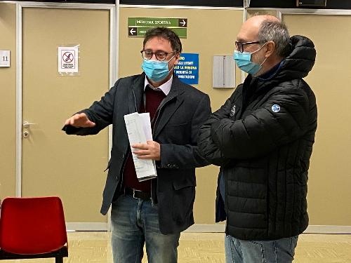 Il vicegovernatore della Regione Riccardo Riccardi con il responsabile della piattaforma tecnica del Dipartimento di prevenzione dell'Asfo, Carlo Bolzonello.