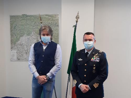 L'assessore regionale alle Attività produttive, Sergio Emidio Bini, con il Comandante del 2.Stormo dell'Aeronautica militare, Marco Bertoli