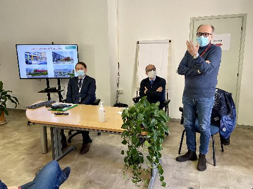 L'intervento del vicegovernatore della Regione Riccardo Riccardi durante la conferenza stampa di presentazione die lavori all'interno dell'ospedale di San Vito al Tagliamento