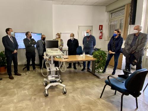 L'ecografo che il Rotary e il Consorzio Pordenone energia hanno donato all'ospedale di San Vito al Tagliamento