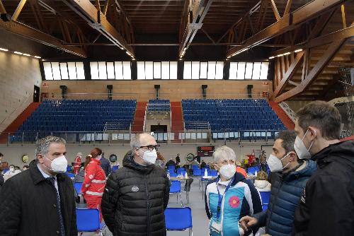 Il vicegovernatore Riccardo Riccardi in sopralluogo al cantro vaccinale di Tarvisio con il vicepresidente del Consiglio regionale Stefano Mazzolini e il sindaco di Tarvisio Renzo Zanette e l'assessore comunale alla Sanità Raffaella Taddio