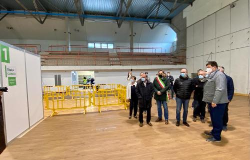 Il vicegovernatore del Friuli Venezia Giulia con delega alla Salute, Riccardo Riccardi, all'attivazione del punto vaccinale di Ronchi dei Legionari al Palasport Armando Filiput, in via Roma.