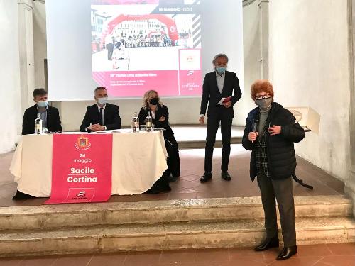 L'assessore regionale allo Sport, Tiziana Gibelli, durante la presentazione della Tappa del Giro d'Italia 'Sacile-Cortina'.