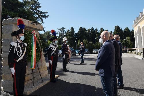 L’assessore regionale Sebastiano Callari alla cerimonia per il Giorno della memoria dedicato alle vittime del terrorismo interno e internazionale e delle stragi di tale matrice tenutasi in largo Caduti di Nassiriya a Trieste.