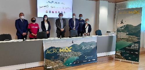 L'assessore regionale alle Attività produttive e turismo Sergio Emidio Bini alla presentazione di  Acromax, il campionato del mondo assoluto di acrobazia in parapendio